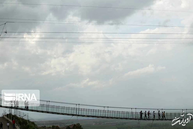 تصاویر - پل معلق تمام شیشه ای شهر هیر